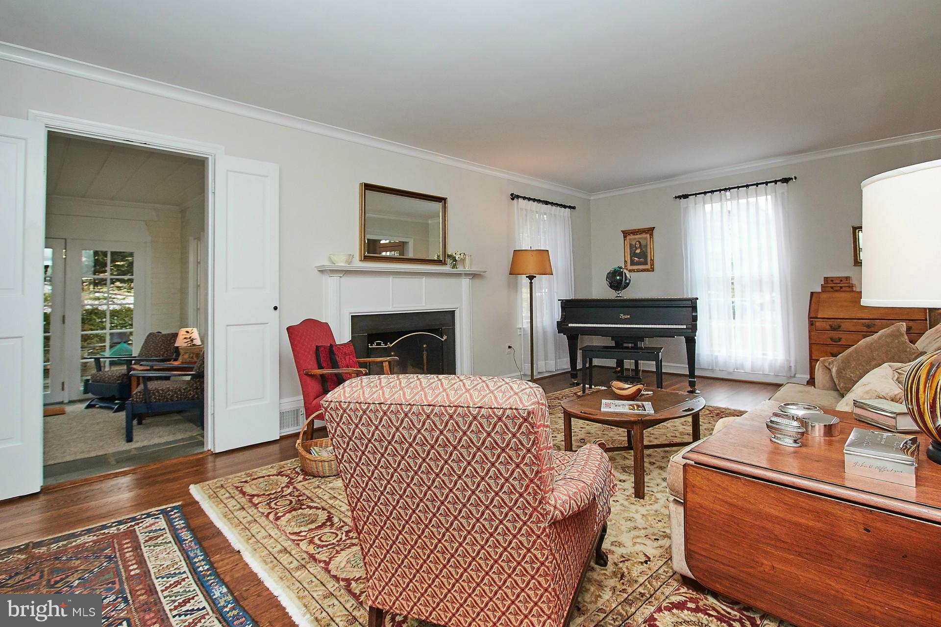 COUNTRY CLUB HILLS - Residential