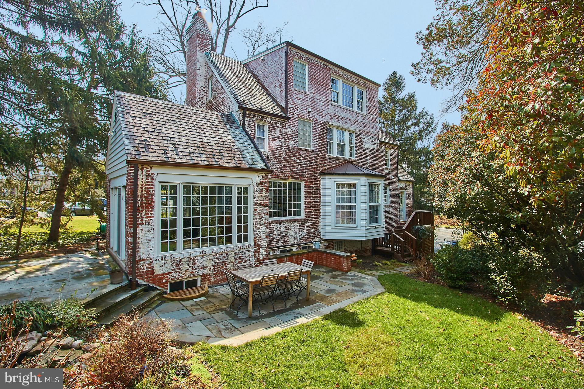 COUNTRY CLUB HILLS - Residential