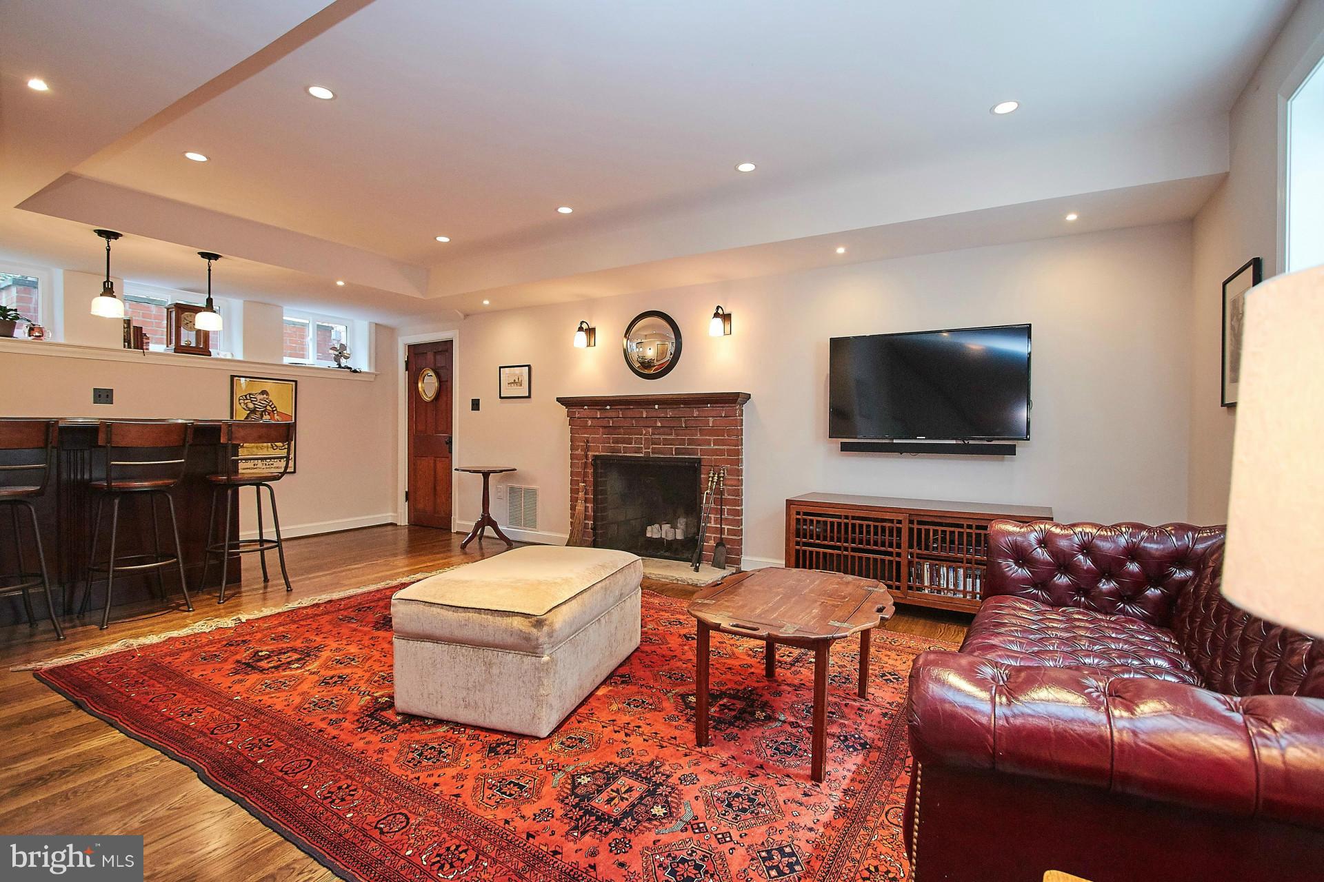 COUNTRY CLUB HILLS - Residential