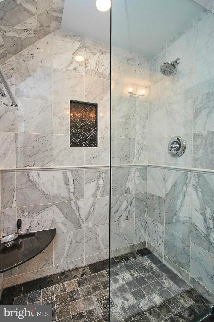 COUNTRY CLUB HILLS - Residential