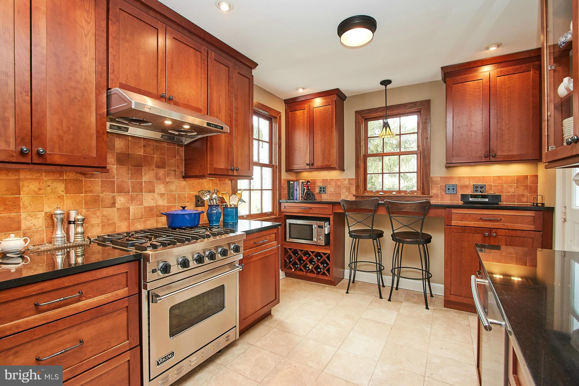 COUNTRY CLUB HILLS - Residential