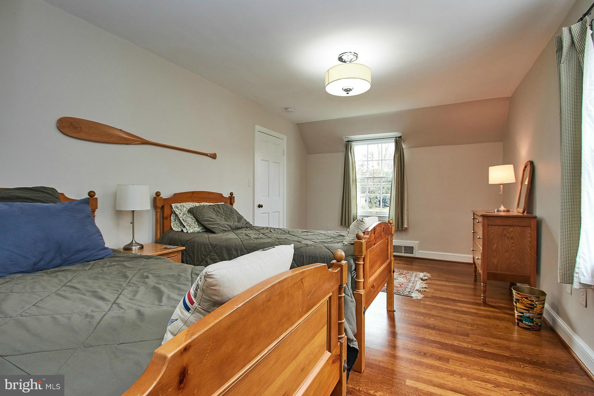 COUNTRY CLUB HILLS - Residential