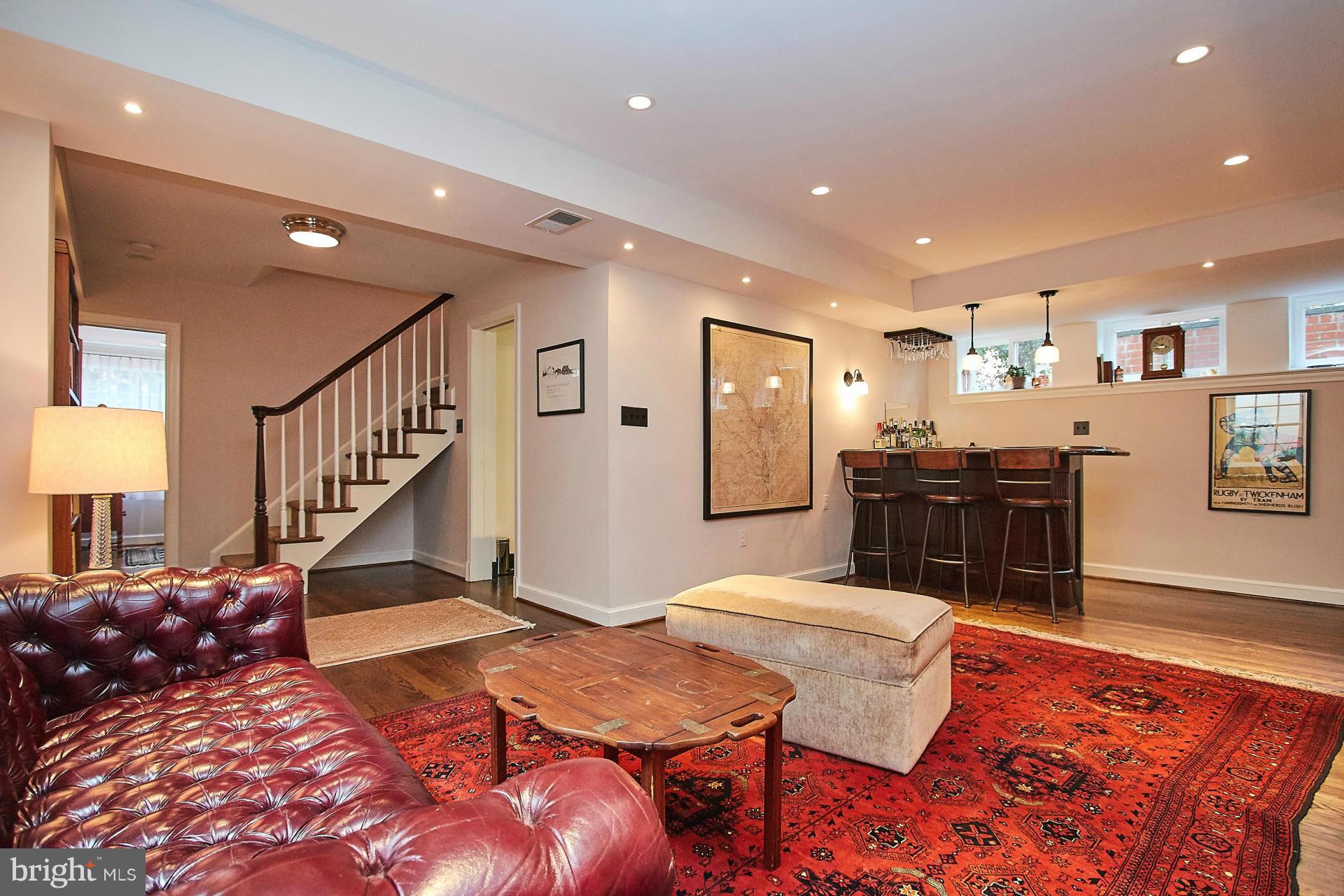 COUNTRY CLUB HILLS - Residential