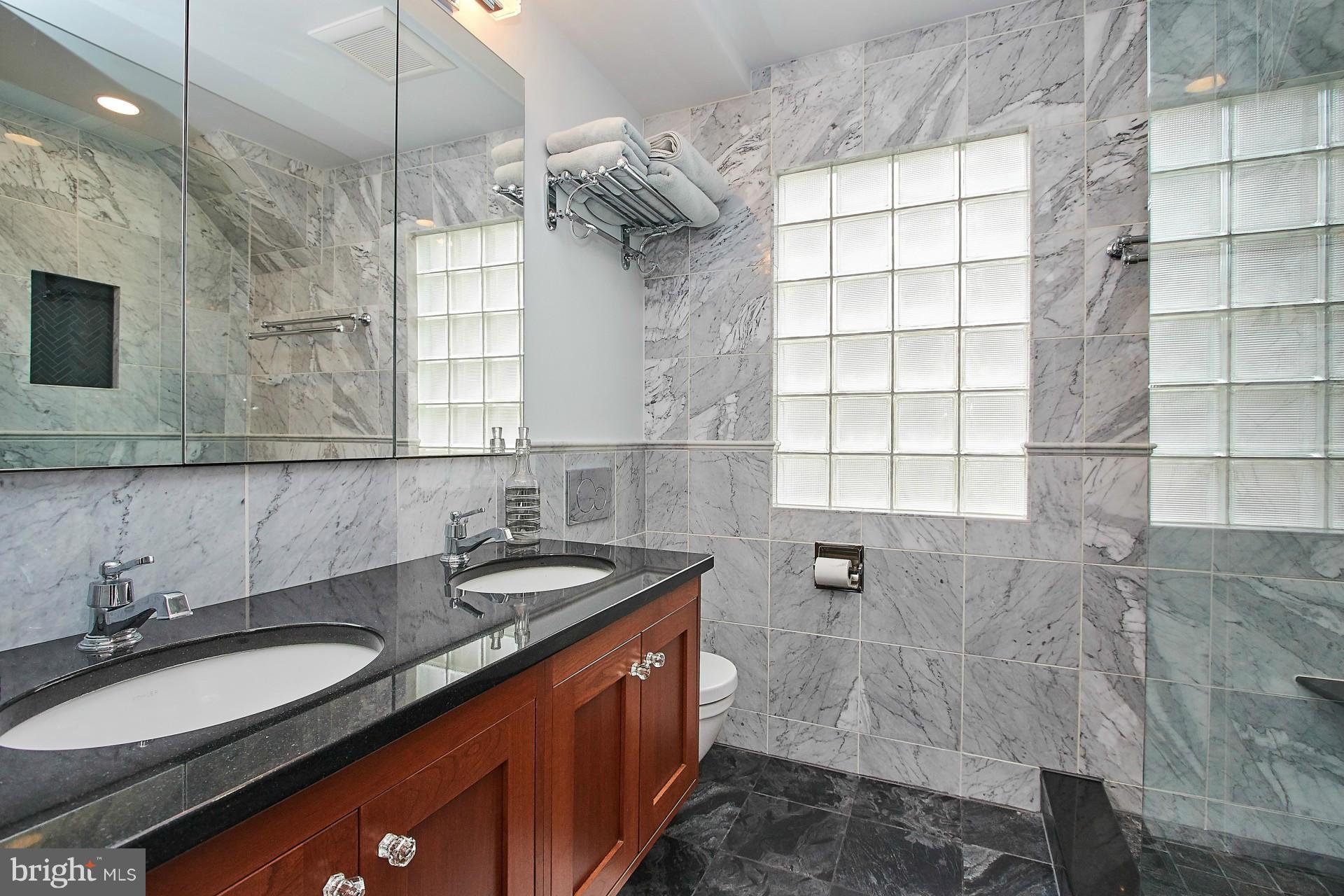 COUNTRY CLUB HILLS - Residential