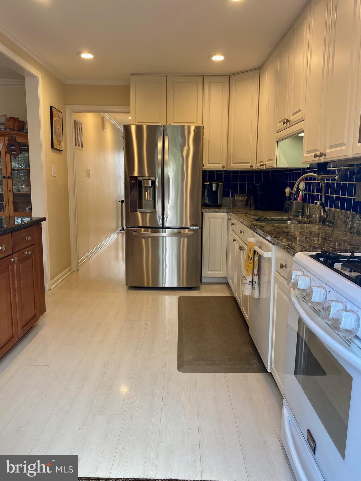 CARLYN SQUARE - Residential Lease