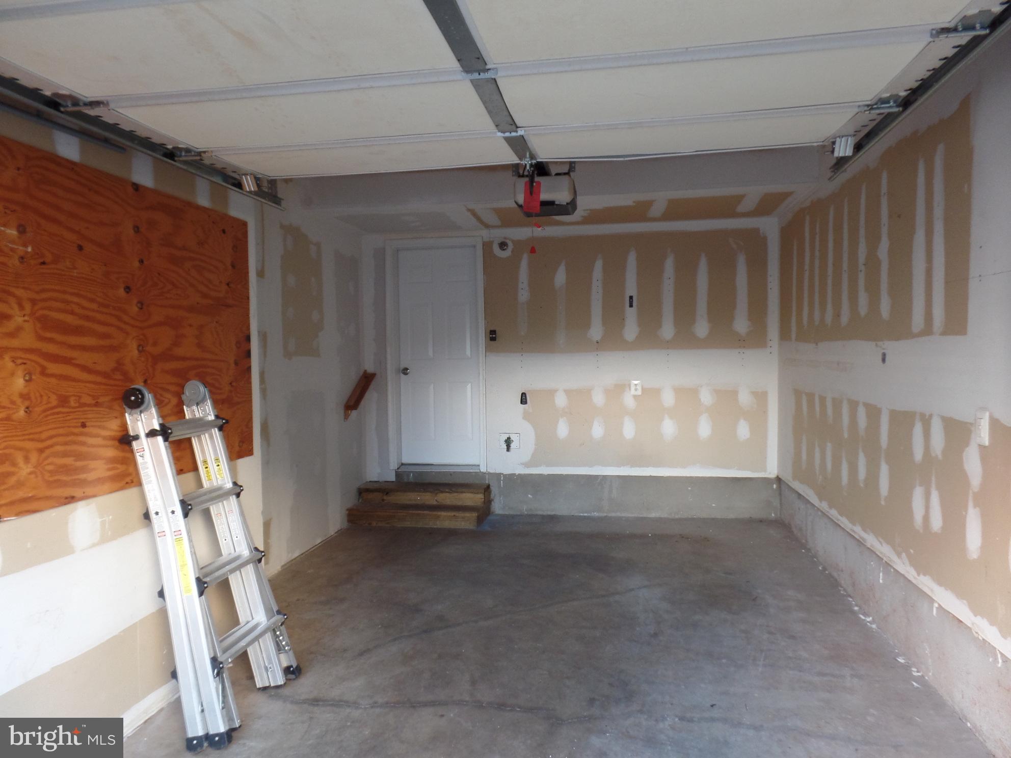 MARKET CENTER - Residential Lease