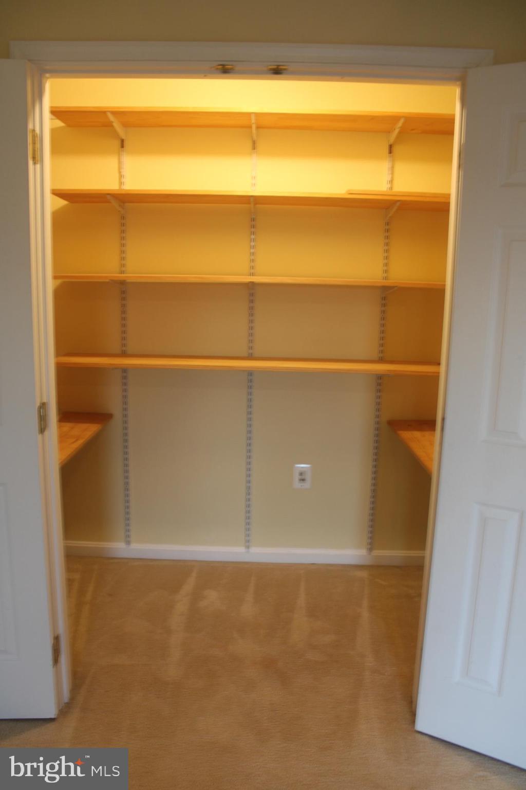 MARKET CENTER - Residential Lease