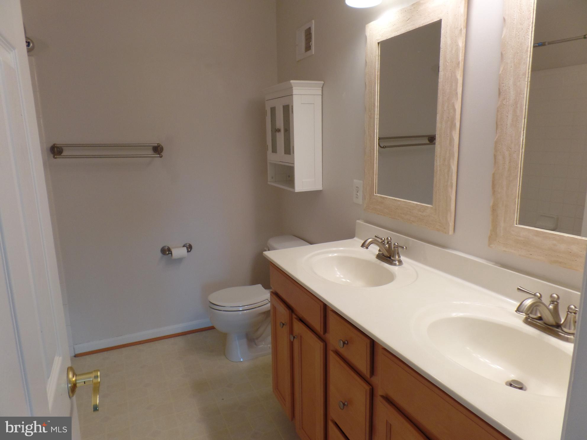 MARKET CENTER - Residential Lease