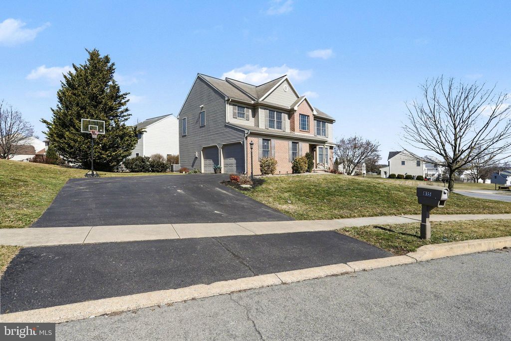 Photo of 815 Buckingham Boulevard, ELIZABETHTOWN, PA 17022 (MLS # PALA2084160)