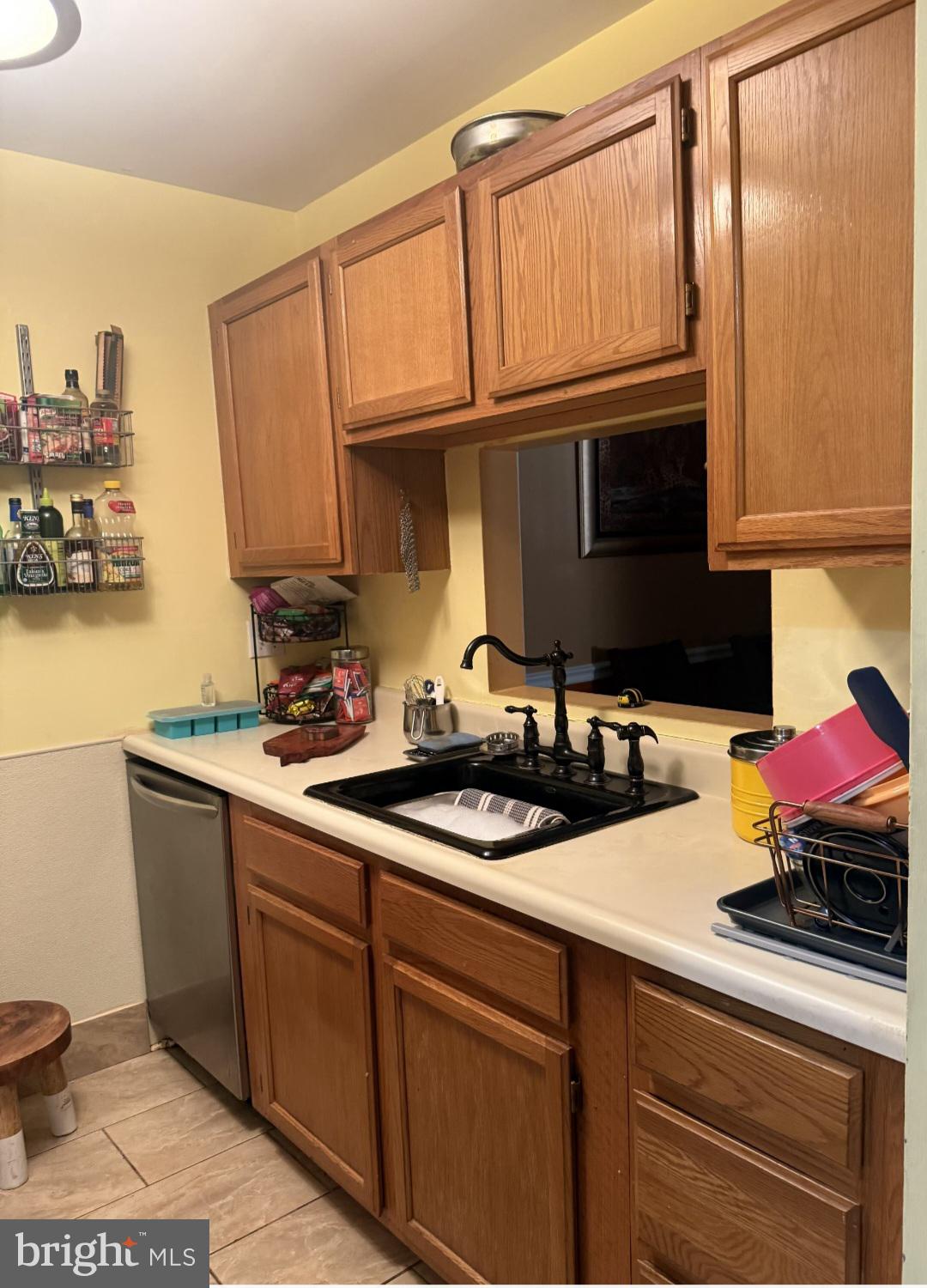 ASHTON CONDO - Residential