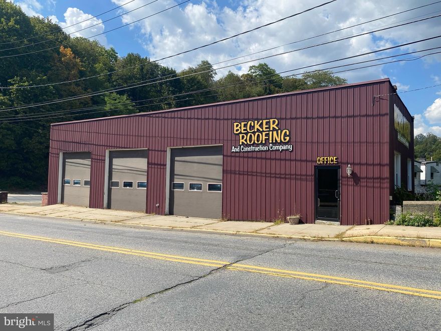 Don't miss out on your opportunity to own this prime downtown Pottsville location! This building has High visibility! At 600 N Centre Street, you will find warehouse space and separate office space! There are two separate offices. Also, with 3 over sized garage doors, the possibilities are endless!  Contractor sale upcoming as well! Listing agent is related to seller. Reach out today to schedule your private showing!