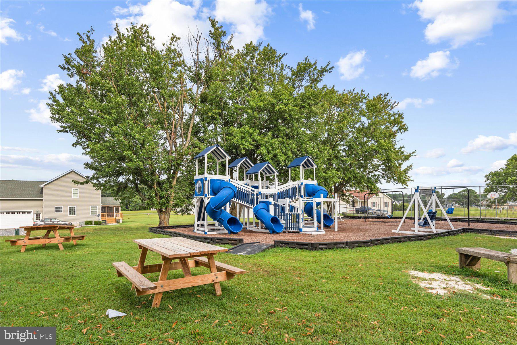 CAPTAIN'S COVE - Land