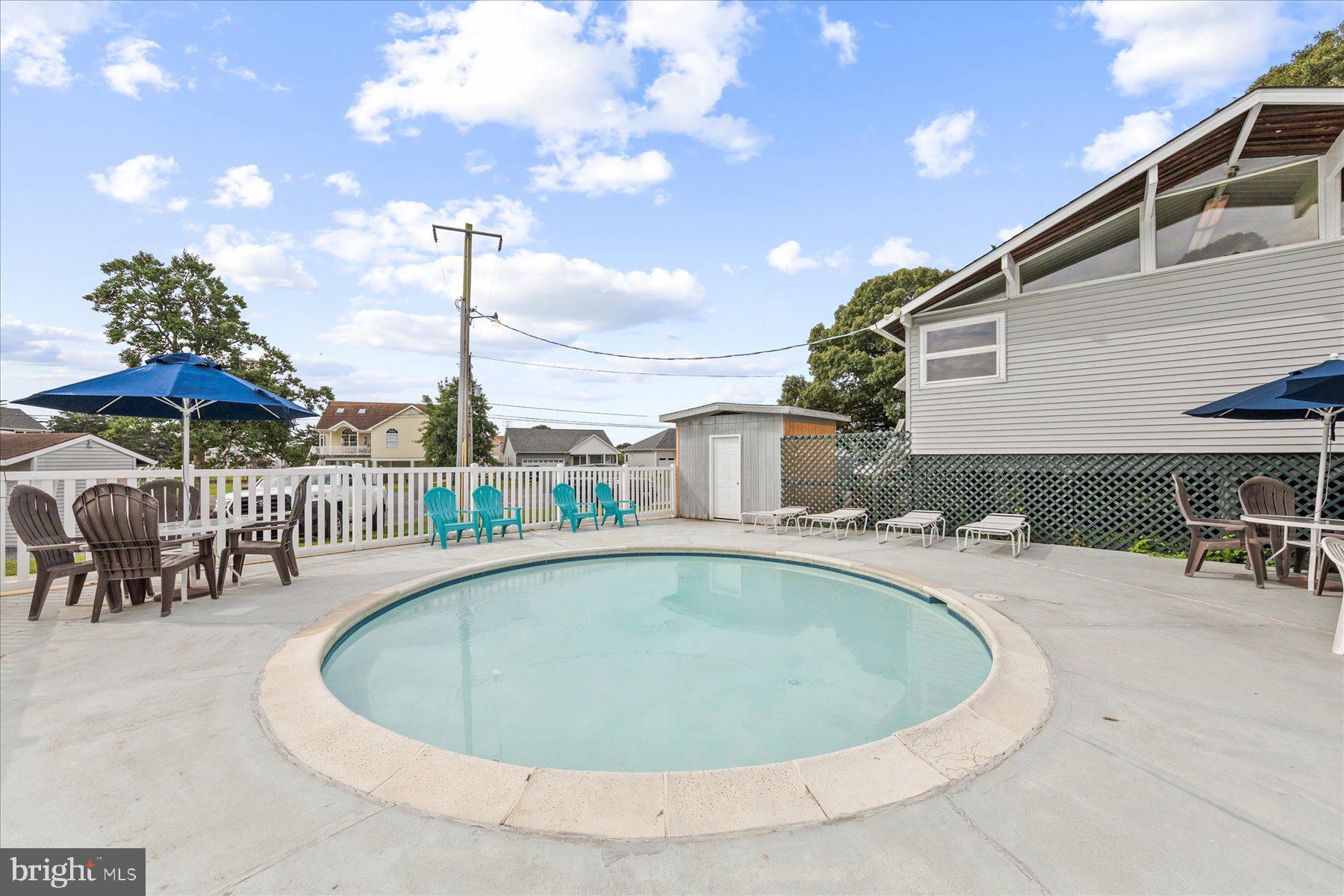 CAPTAIN'S COVE - Land