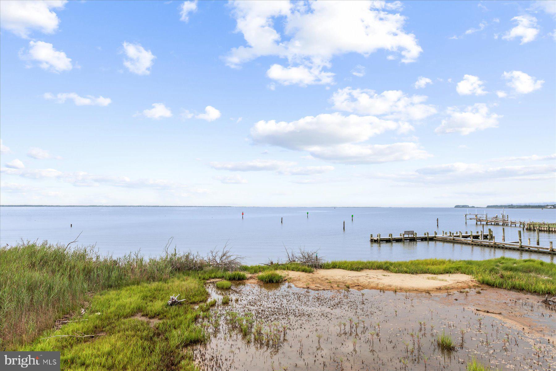 CAPTAIN'S COVE - Land