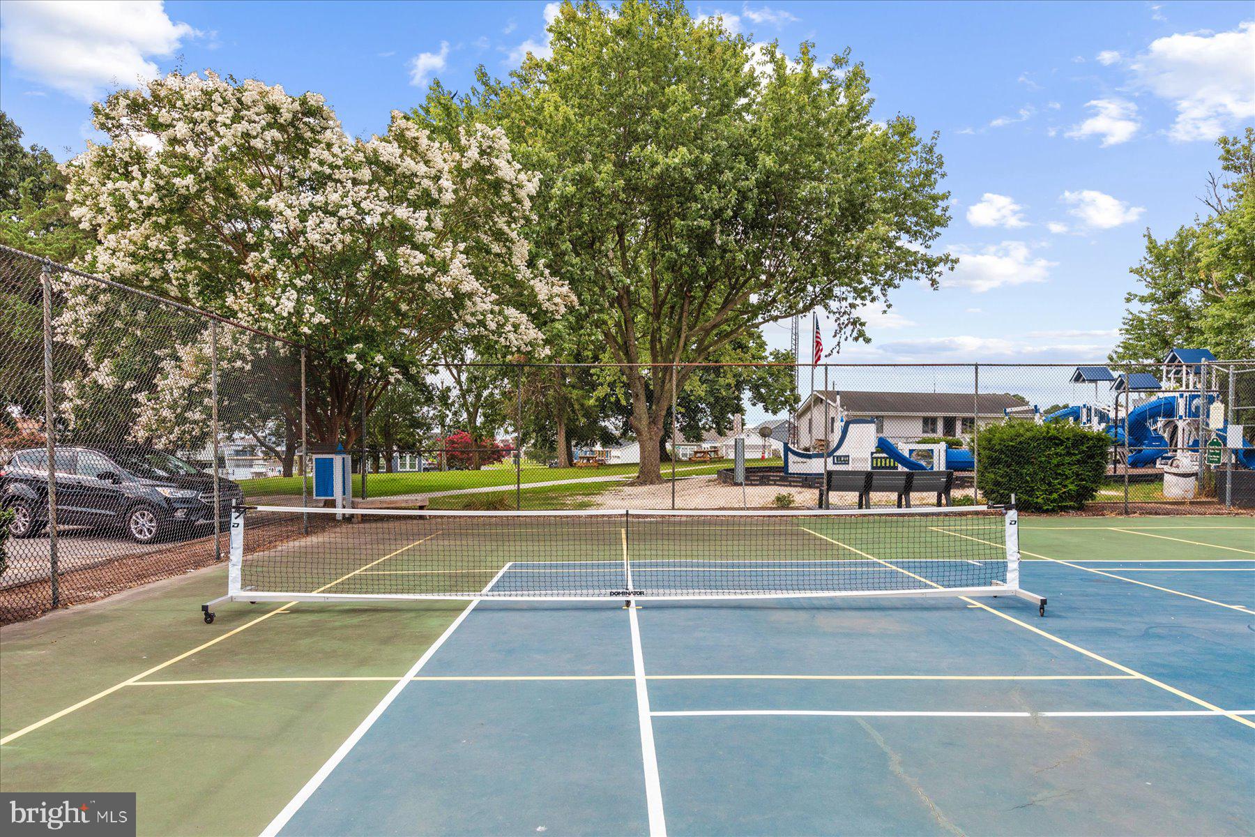 CAPTAIN'S COVE - Land