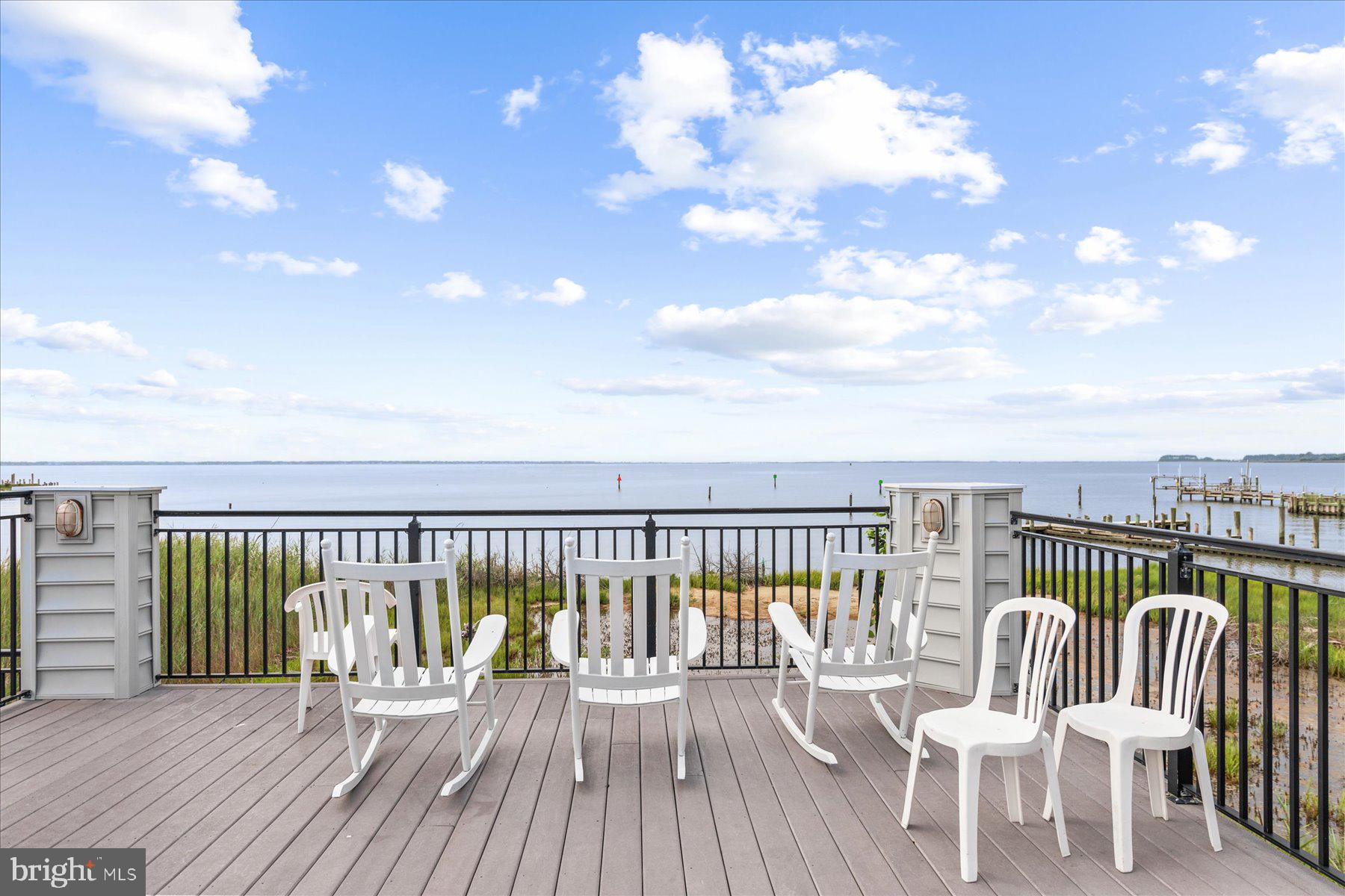 CAPTAIN'S COVE - Land