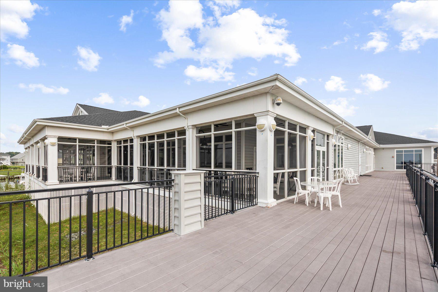 CAPTAIN'S COVE - Land