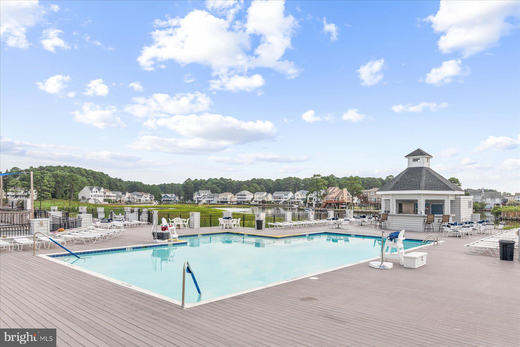 CAPTAIN'S COVE - Land