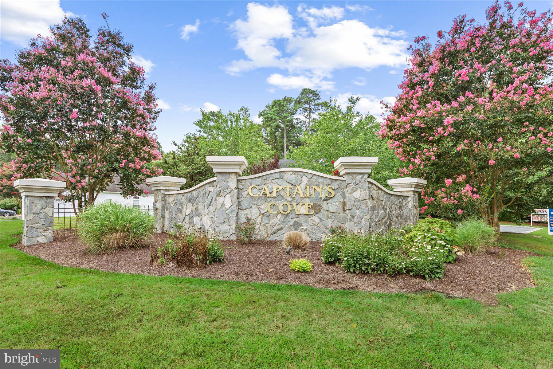 CAPTAIN'S COVE - Land