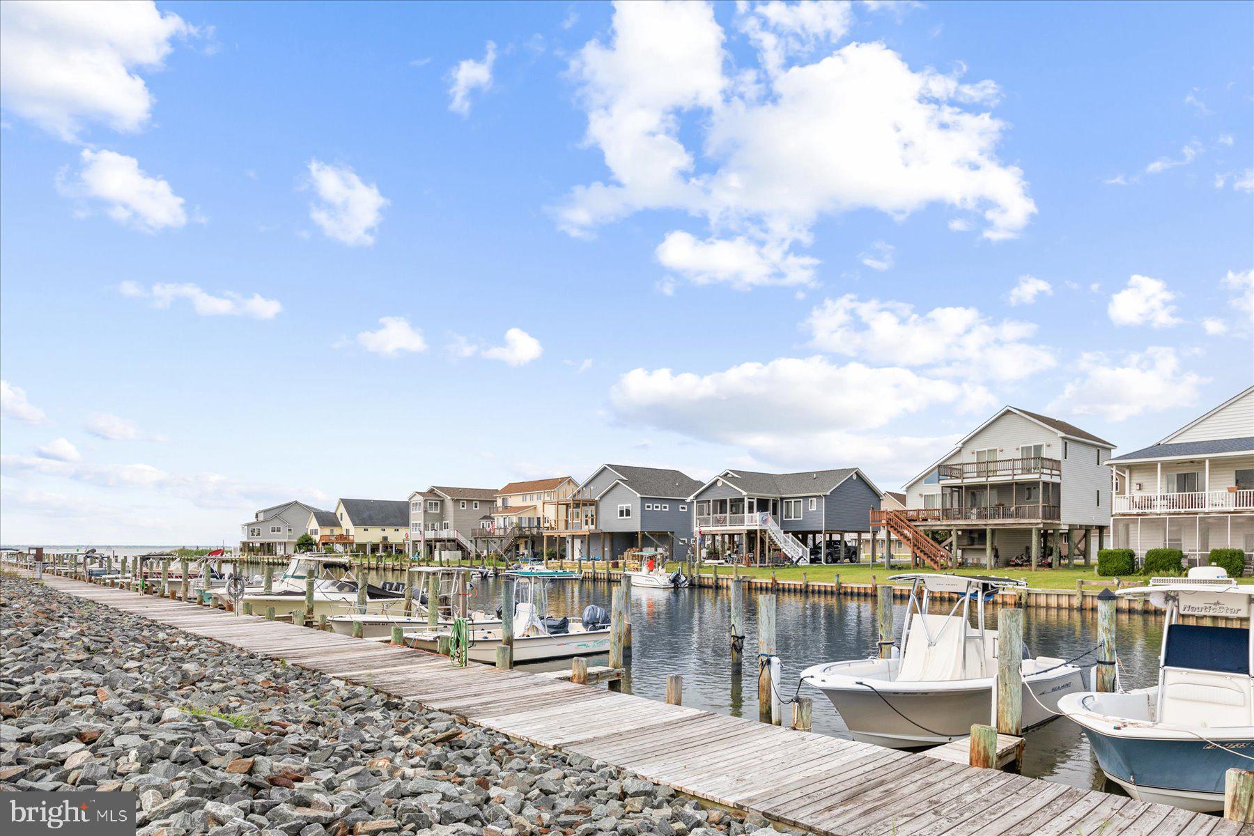 CAPTAIN'S COVE - Land