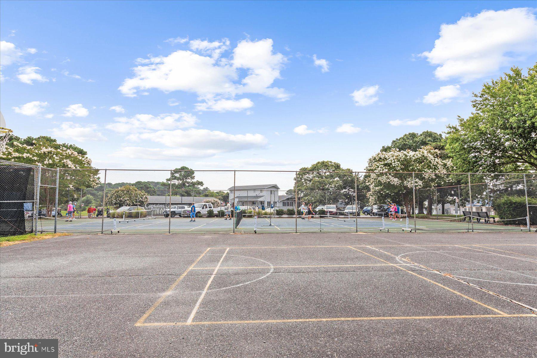 CAPTAIN'S COVE - Land