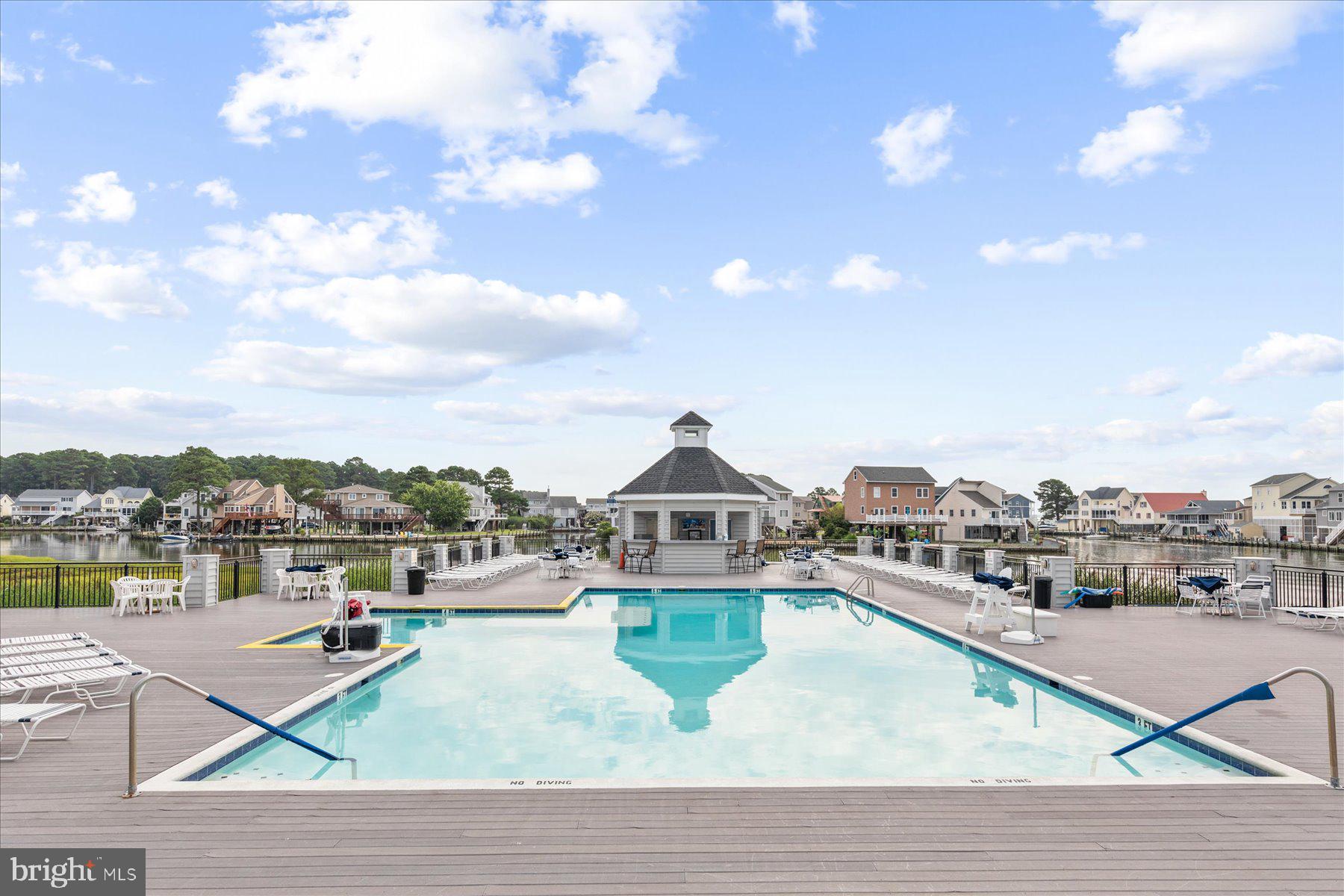 CAPTAIN'S COVE - Land