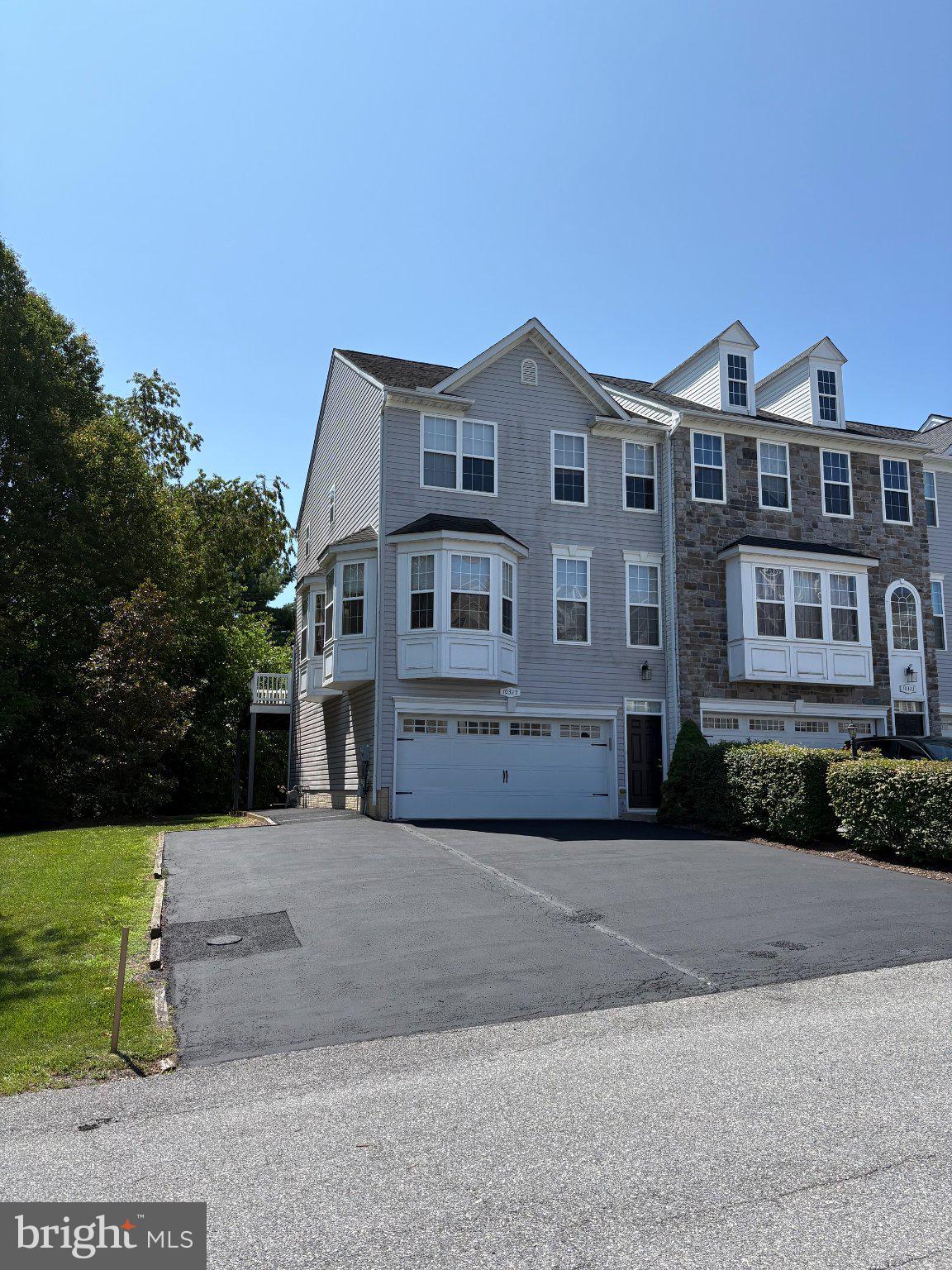 10325 LANTERN LANE