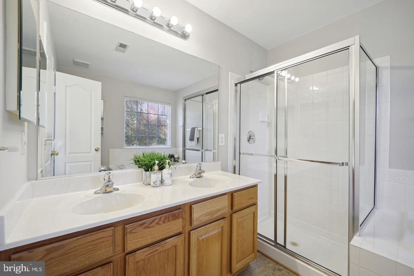 PERRYWOOD - Residential Lease