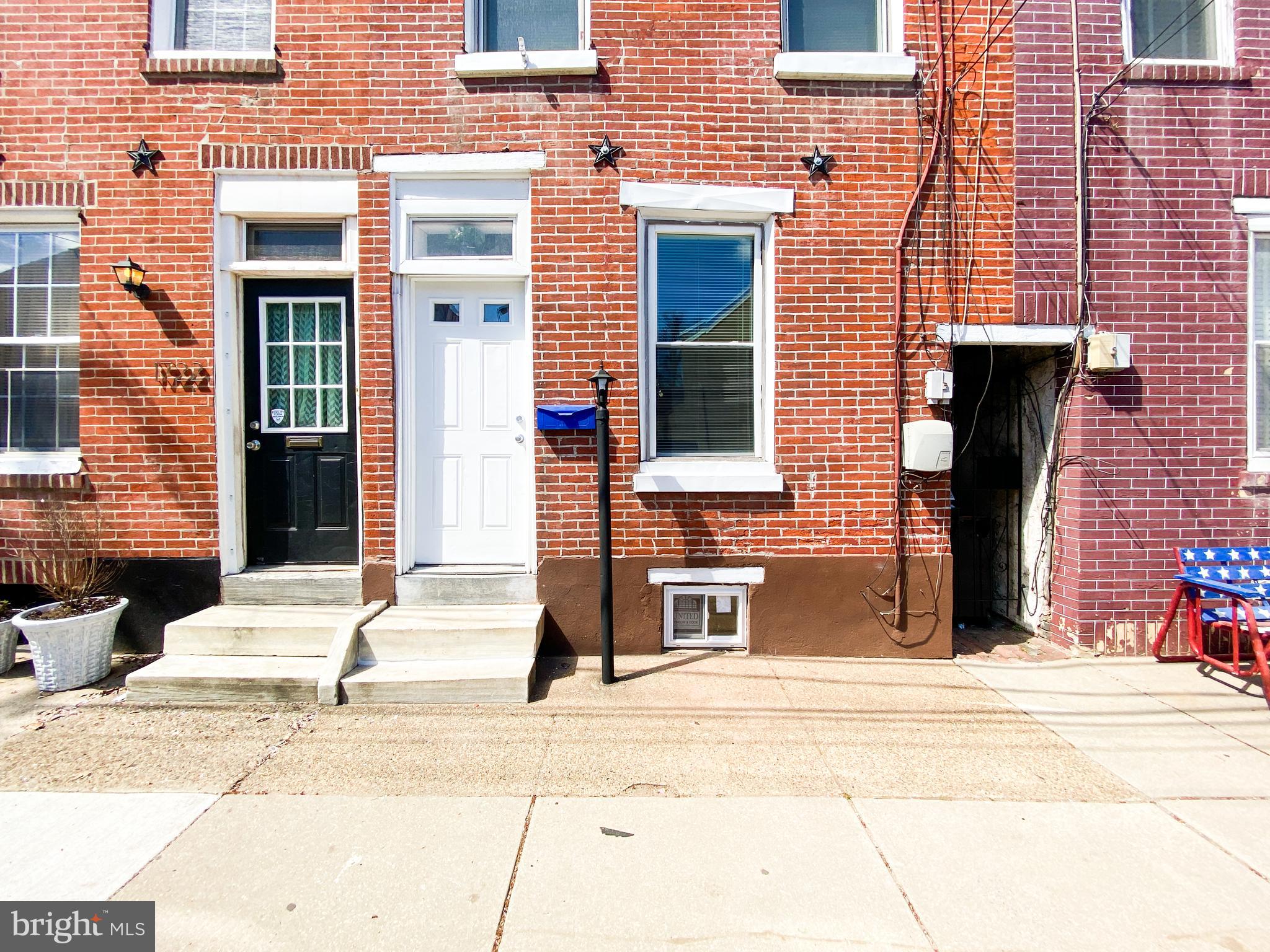 Welcome to this beautifully maintained 4-bedroom, 2-bathroom rowhome located in one of Fishtown’s most sought-after pockets. Nestled just steps from Kalaya, LMNO, Palmer Park & Dog Park, and the vibrant Frankford Avenue corridor, this home puts you right in the center of it all—restaurants, coffee shops, boutiques, community green spaces, and the Berks El Station are just outside your door.
Inside, you’ll find a generous layout with four true bedrooms, ideal for those needing extra space for guests, a home office, or hobbies. The home offers two full bathrooms, a bright and inviting living area, and a thoughtfully designed kitchen.
Whether you're relaxing at home or exploring the neighborhood, this Fishtown gem offers the perfect blend of space, comfort, and unbeatable walkability.
Don’t miss your chance to live in one of Philly’s most dynamic neighborhoods—schedule your tour today!