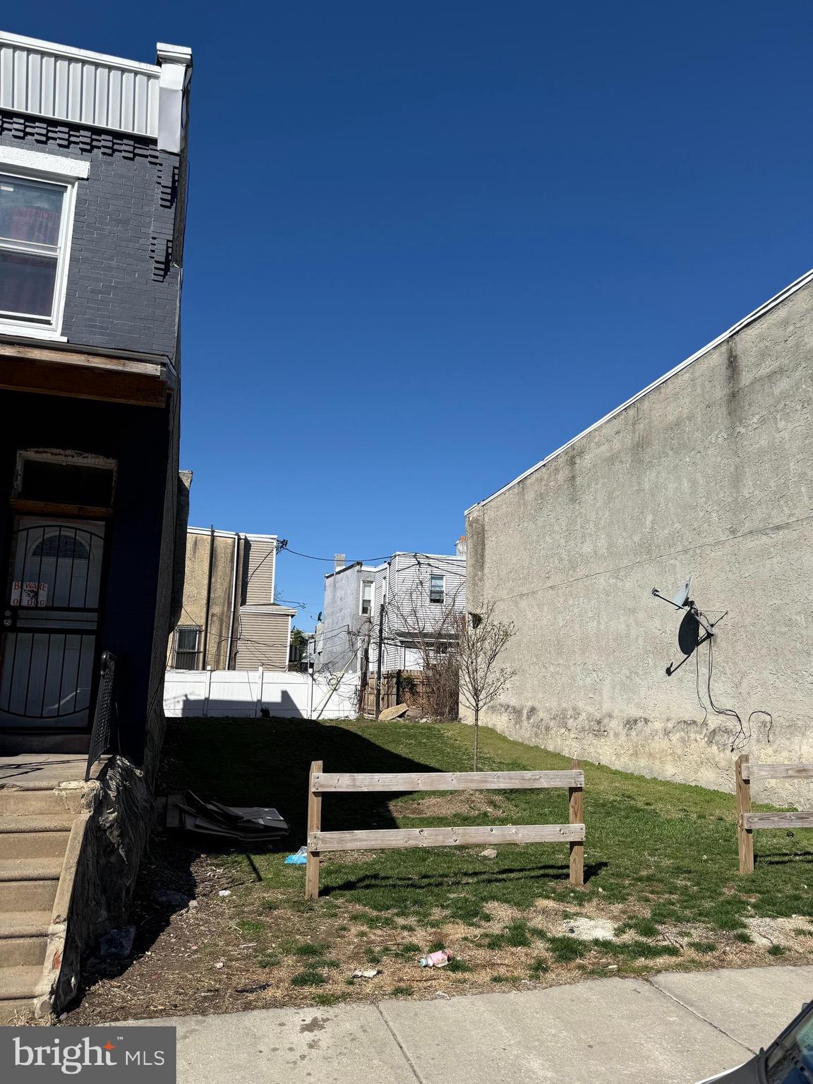Corner vacant lot for sale in Philadelphia. Size is 16 x 72. Zoning is RSA5. Building plans for a new construction can be provided.