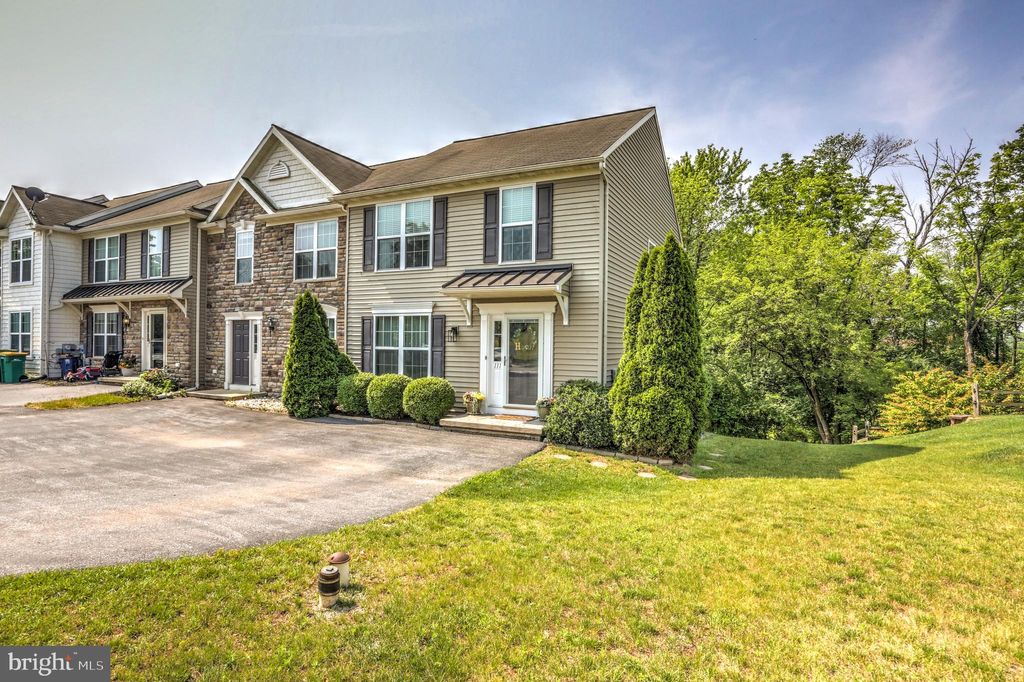 Photo of 111 IRONWOOD CT, DENVER, PA 17517 (MLS # PALA2036552)
