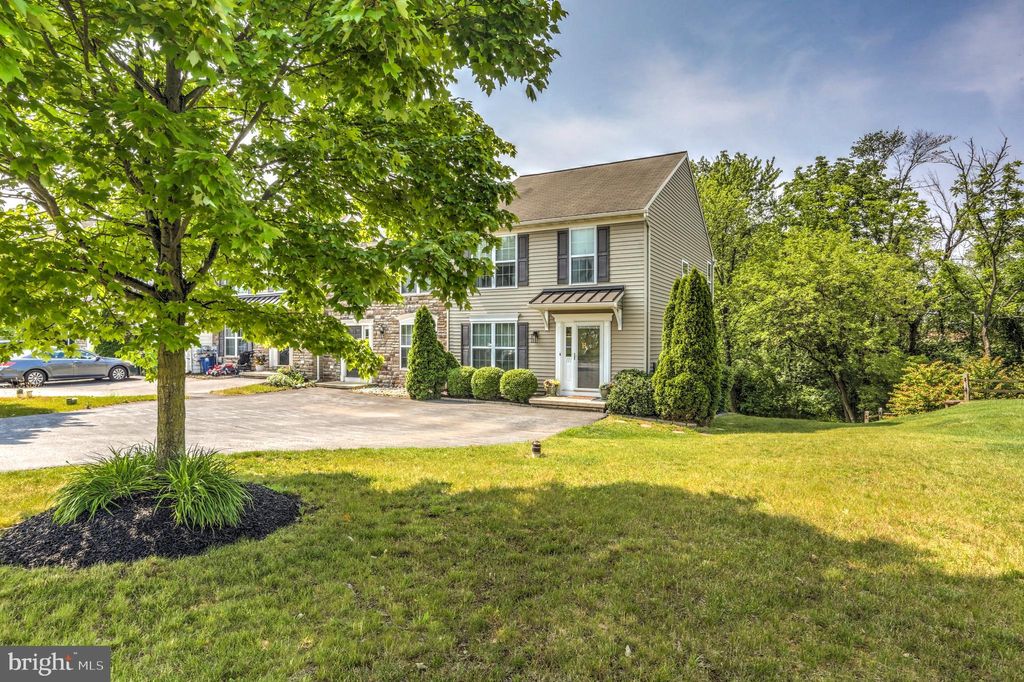 Photo of 111 IRONWOOD CT, DENVER, PA 17517 (MLS # PALA2036552)