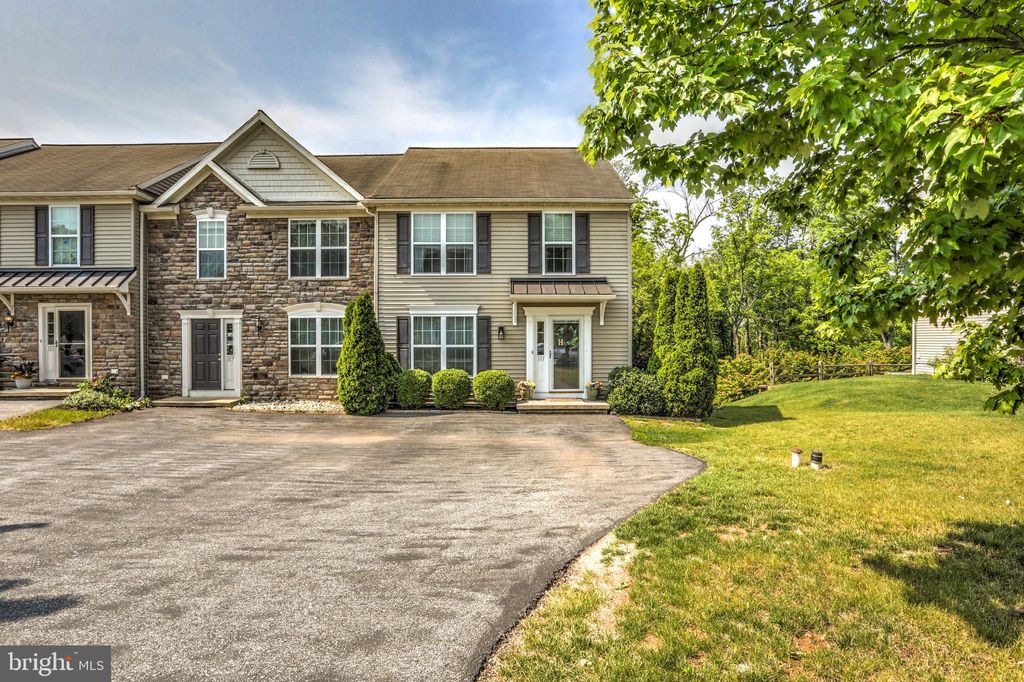 Photo of 111 IRONWOOD CT, DENVER, PA 17517 (MLS # PALA2036552)