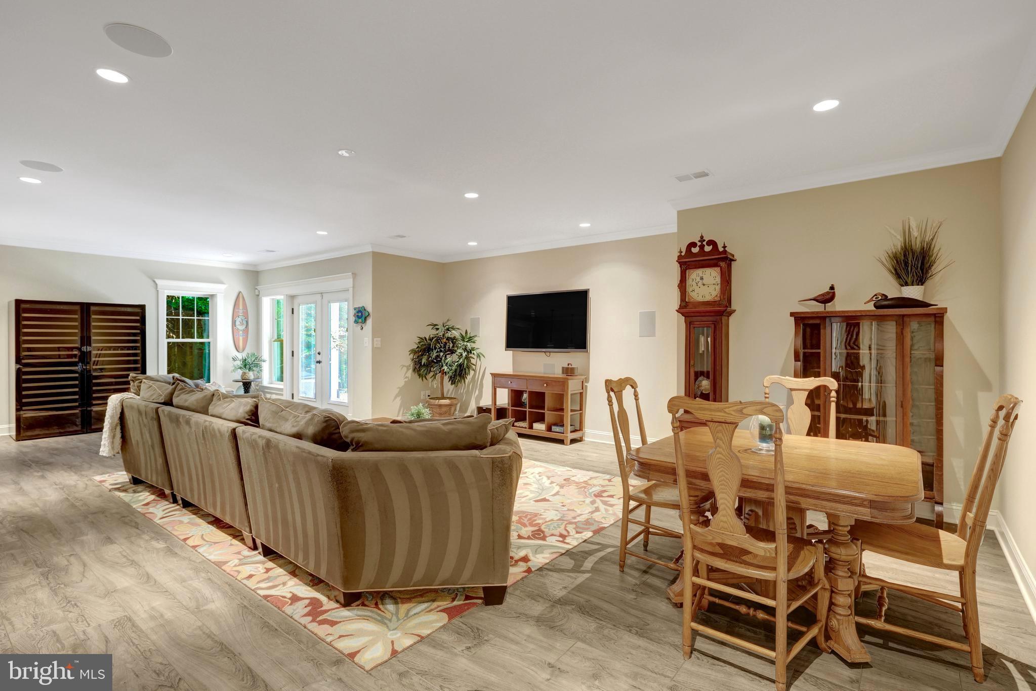 EAST VIENNA WOODS - Residential