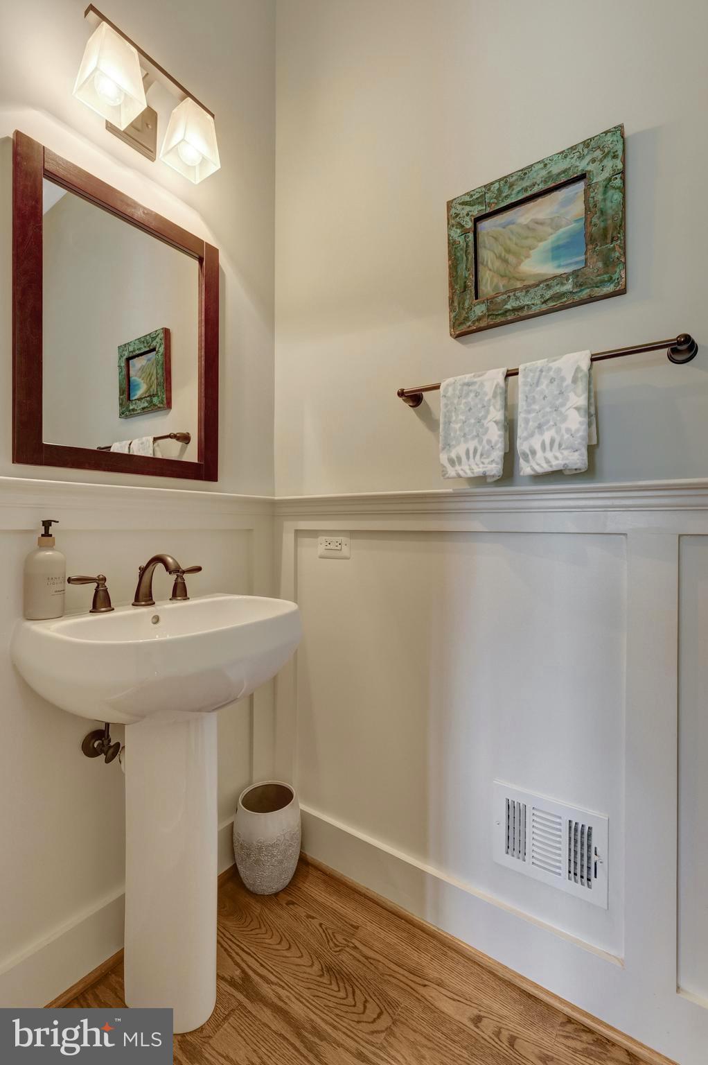 EAST VIENNA WOODS - Residential