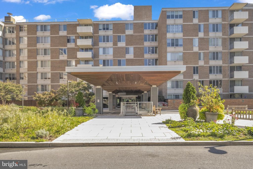 Photo of 2939 Van Ness Street NW #418, WASHINGTON, DC 20008 (MLS # DCDC2224772)