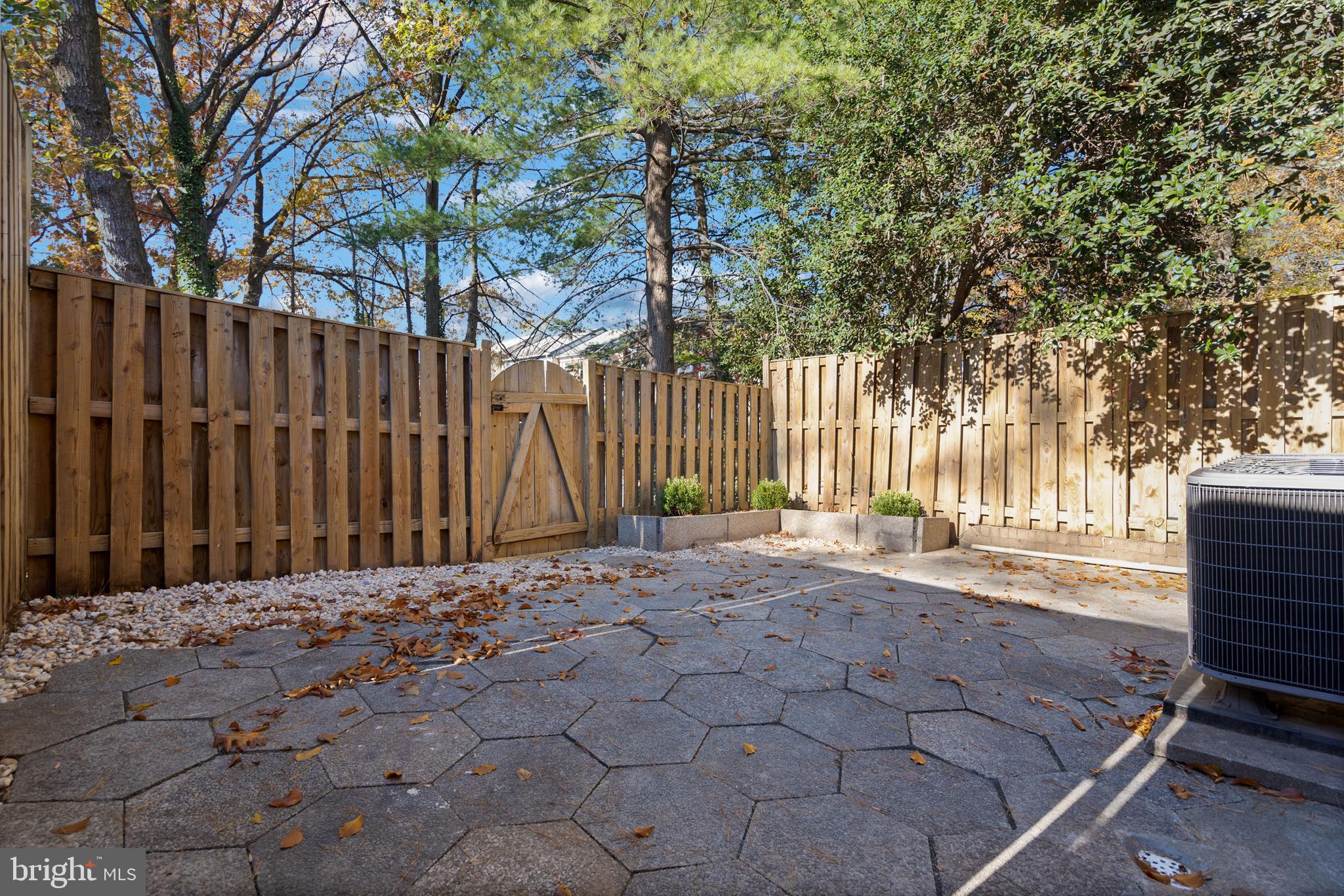 ROLLING BROOK - Residential