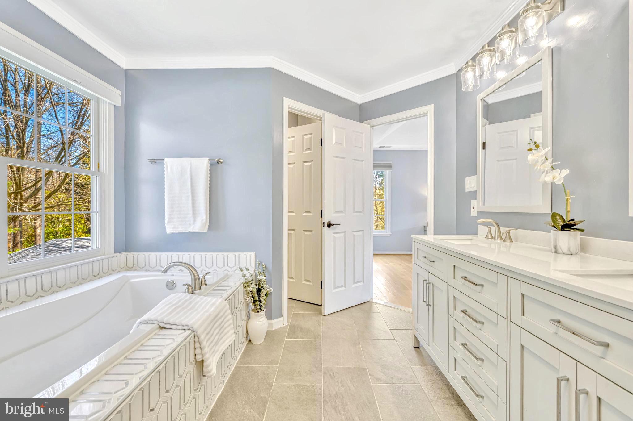 EDGEWATER - Residential