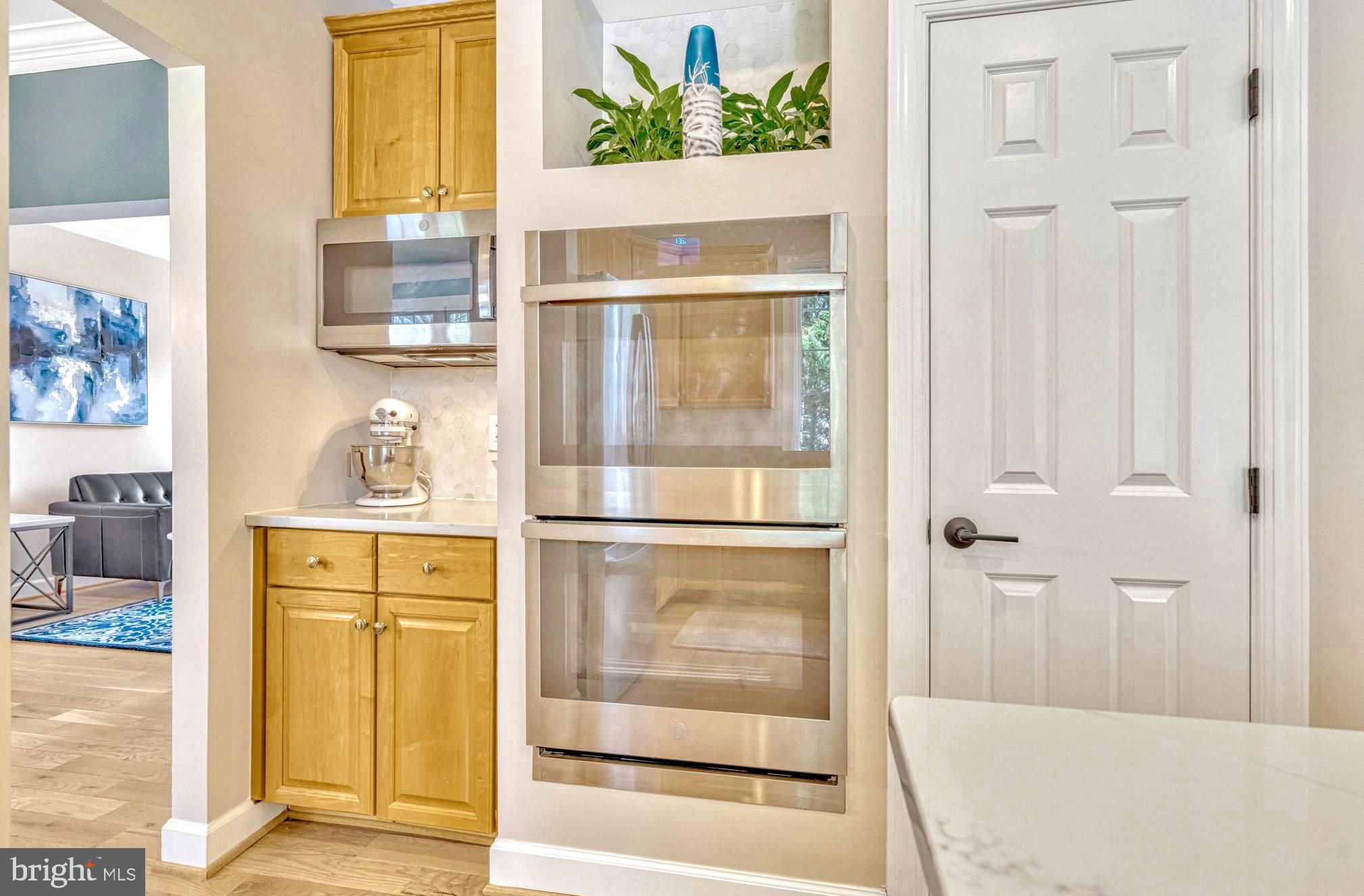 EDGEWATER - Residential