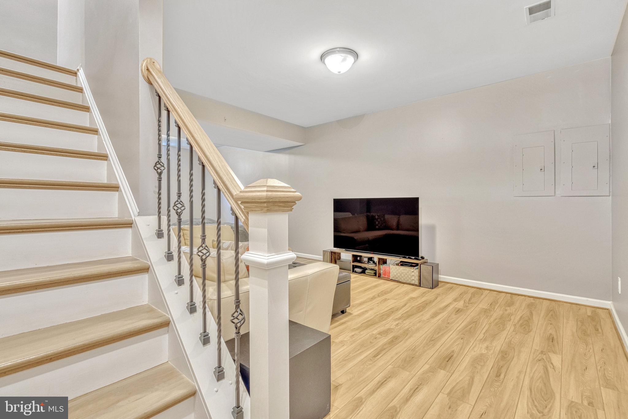 EDGEWATER - Residential