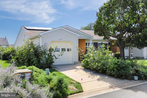 Townhouse For Sale - 6861 Snowberry Court<br/> FREDERICK, MD 21703