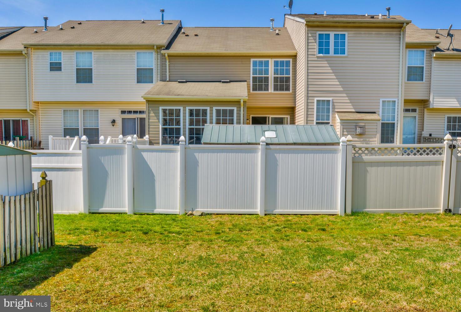 HOLLY WOODS - Residential