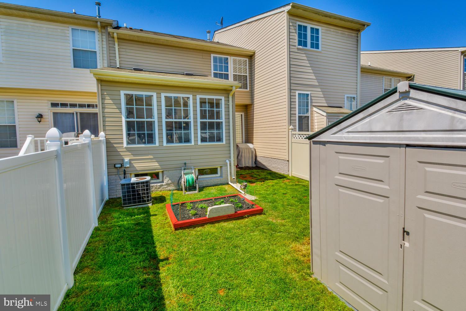 HOLLY WOODS - Residential