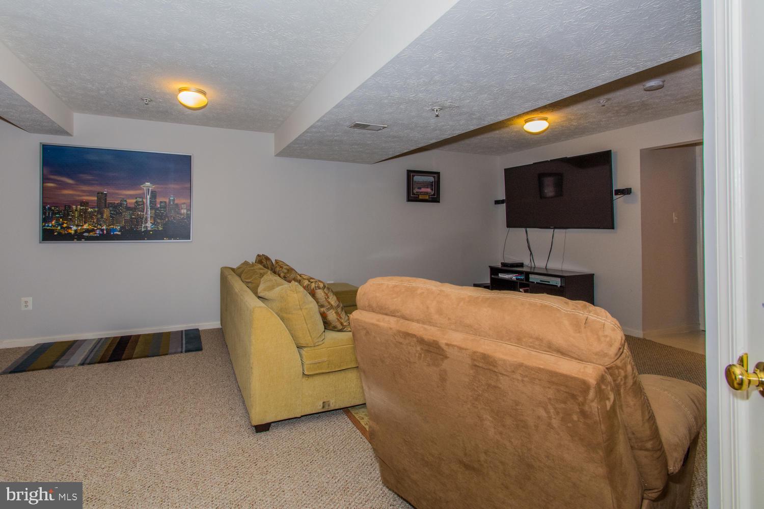 HOLLY WOODS - Residential