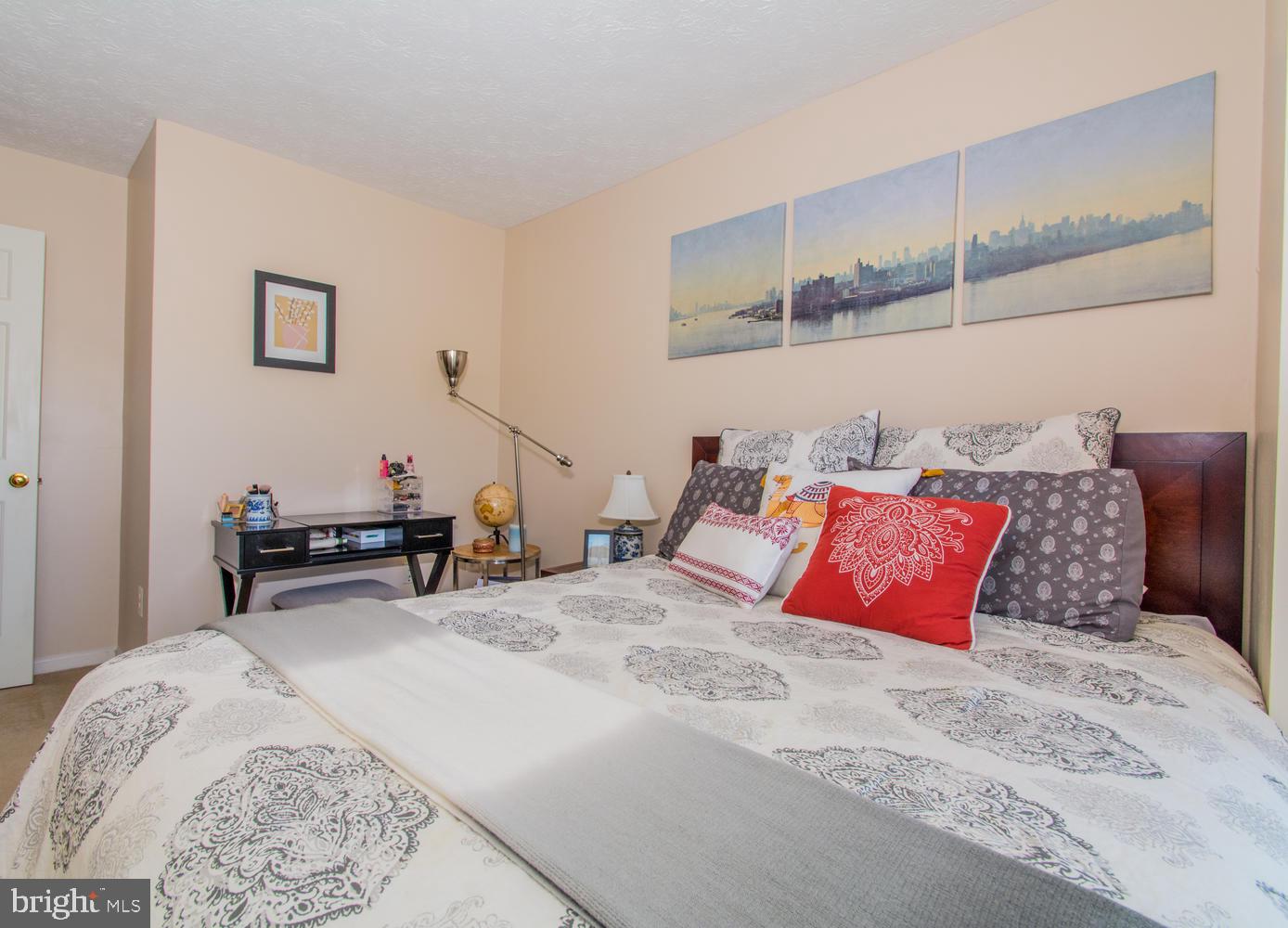 HOLLY WOODS - Residential