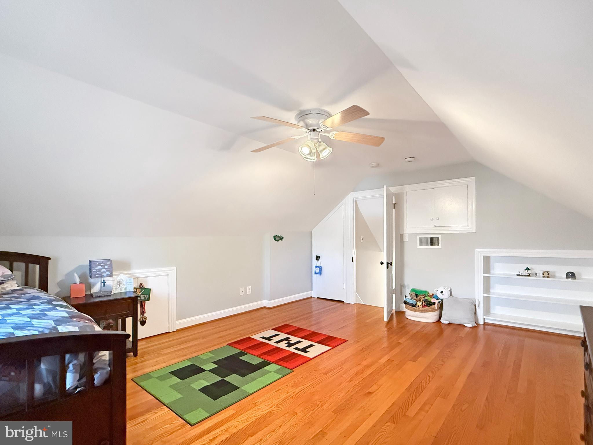 WILLIAMSBURG VILLAGE - Residential