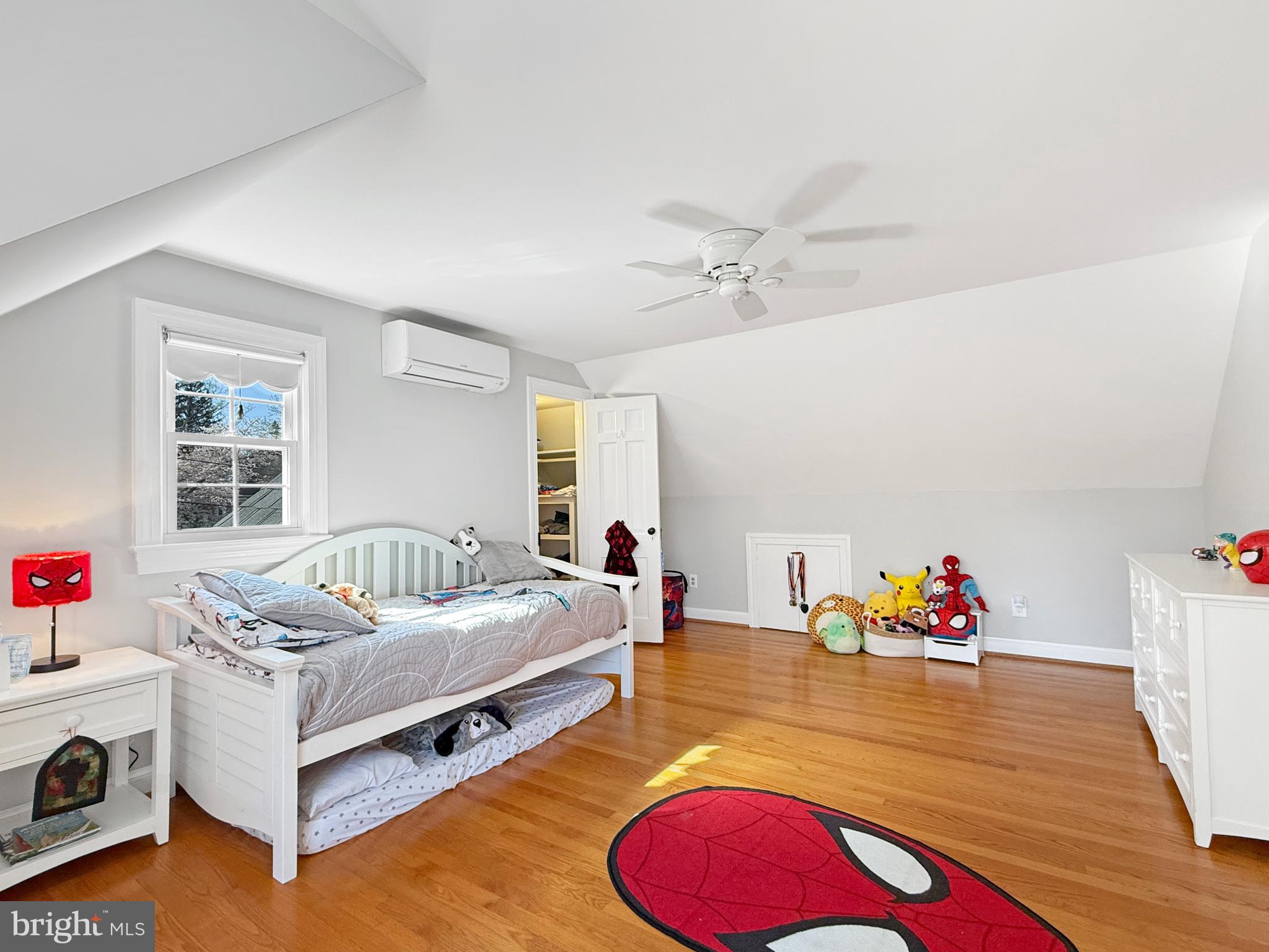 WILLIAMSBURG VILLAGE - Residential