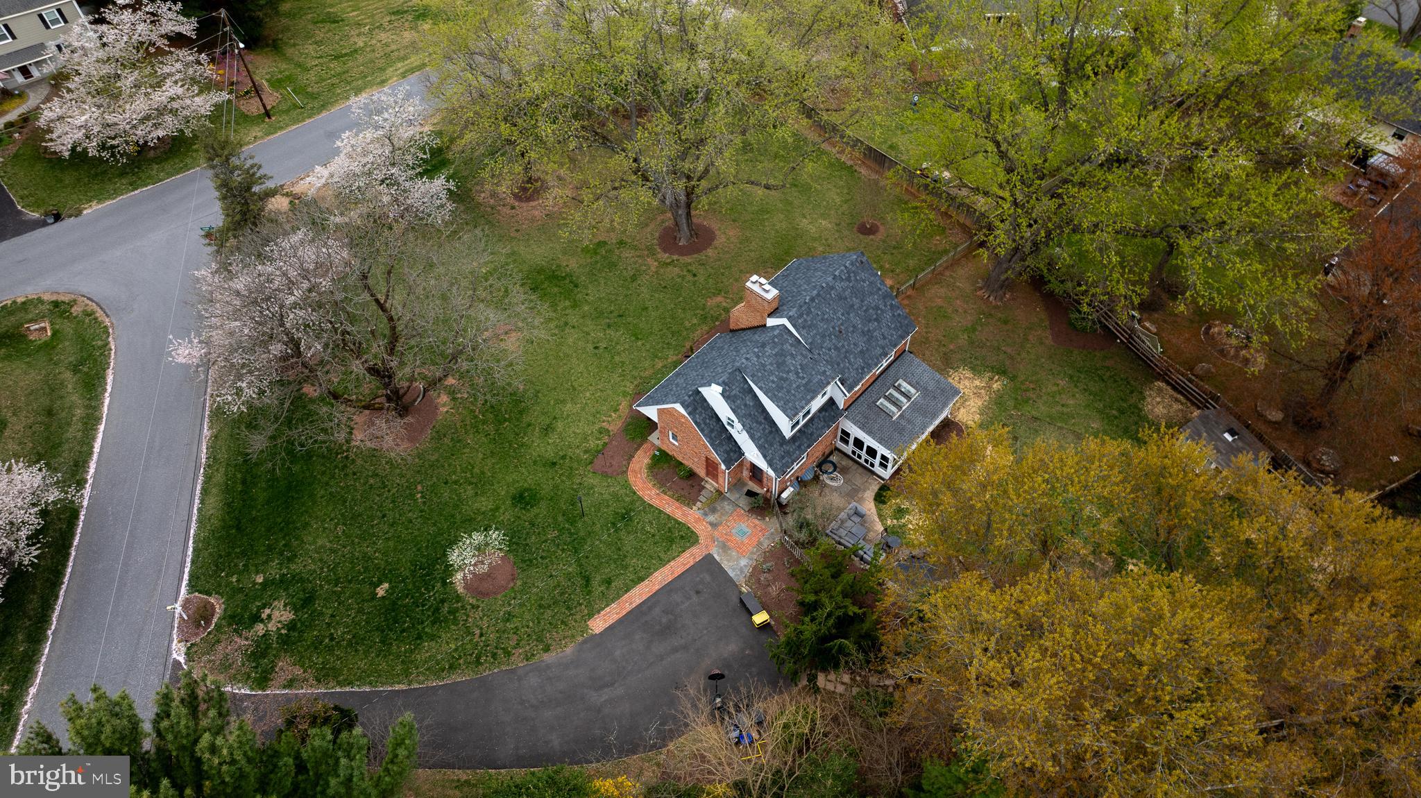 WILLIAMSBURG VILLAGE - Residential