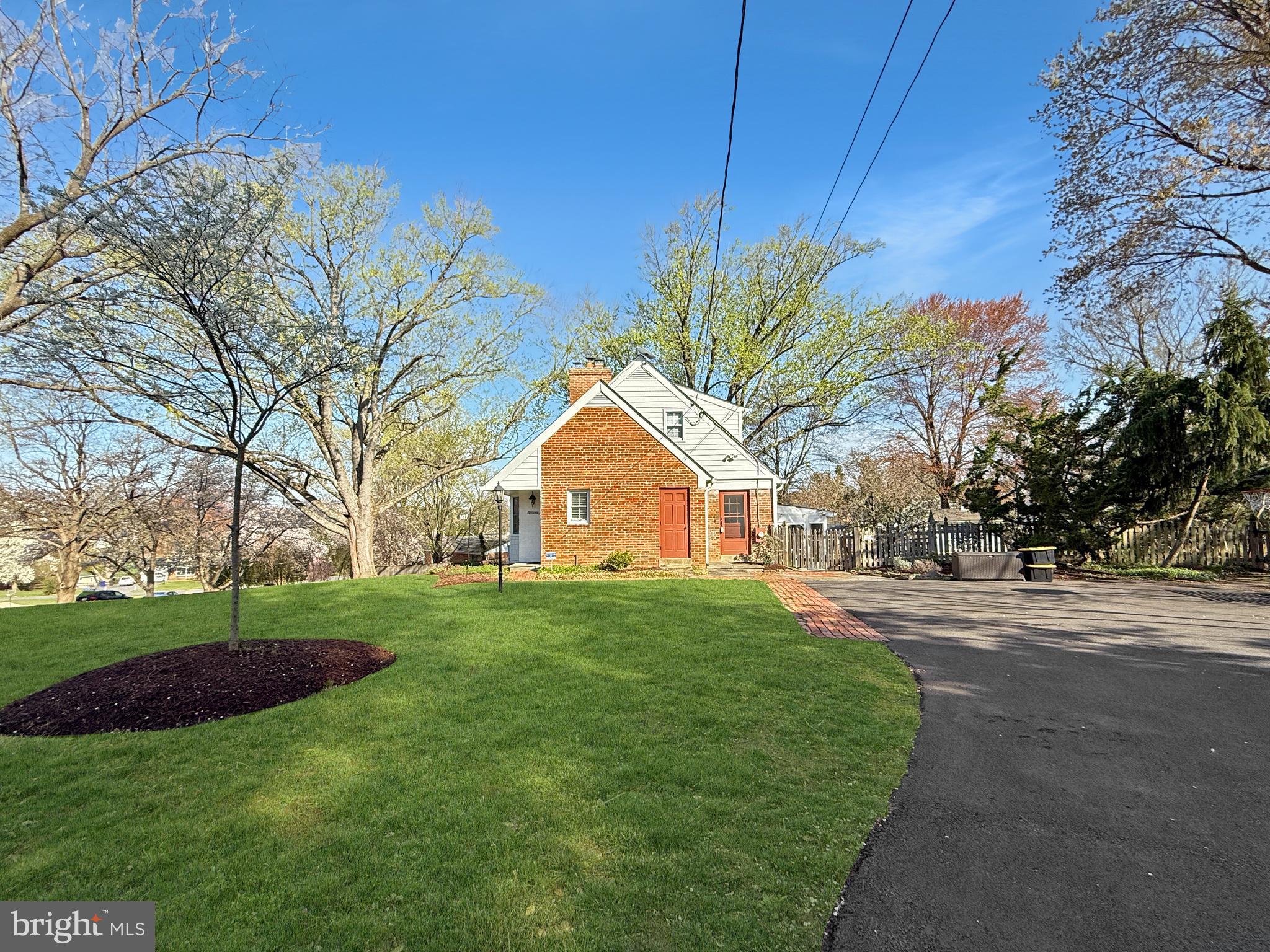 WILLIAMSBURG VILLAGE - Residential