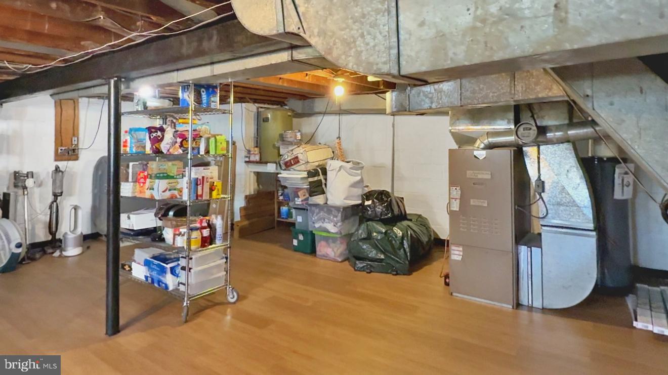 WILLIAMSBURG VILLAGE - Residential